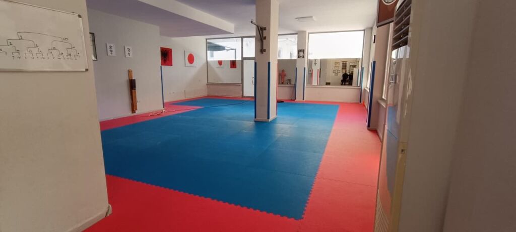 VENDIAMO NEGOZIO VICINO AL RISTORANTE FRESKU 🏬 📐 165 m² spazio interno + 150 m² veranda 📍 Piano 0 | Costruito nel 2014