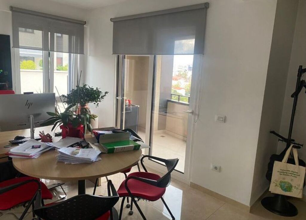OFFICE FOR RENT 76 M2 CENTER 1,100 EURO