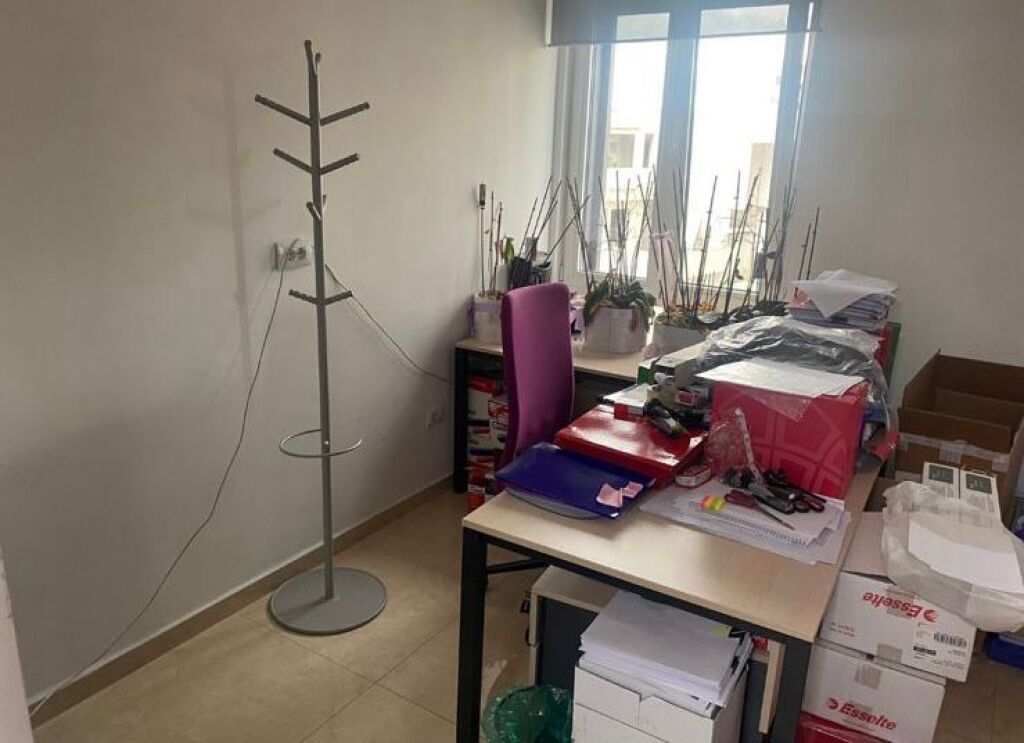 OFFICE FOR RENT 76 M2 CENTER 1,100 EURO