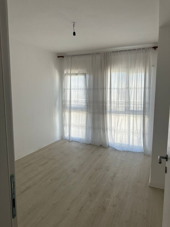 2+1 me Qira – Univers City