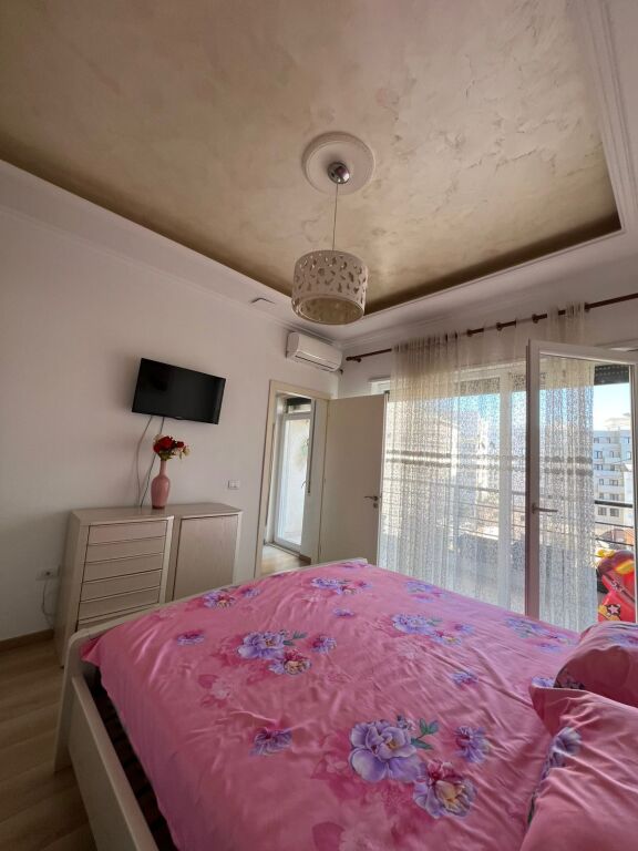 Affittasi appartamento 1+1 in via Frosina Plaku nel complesso Kontakt!