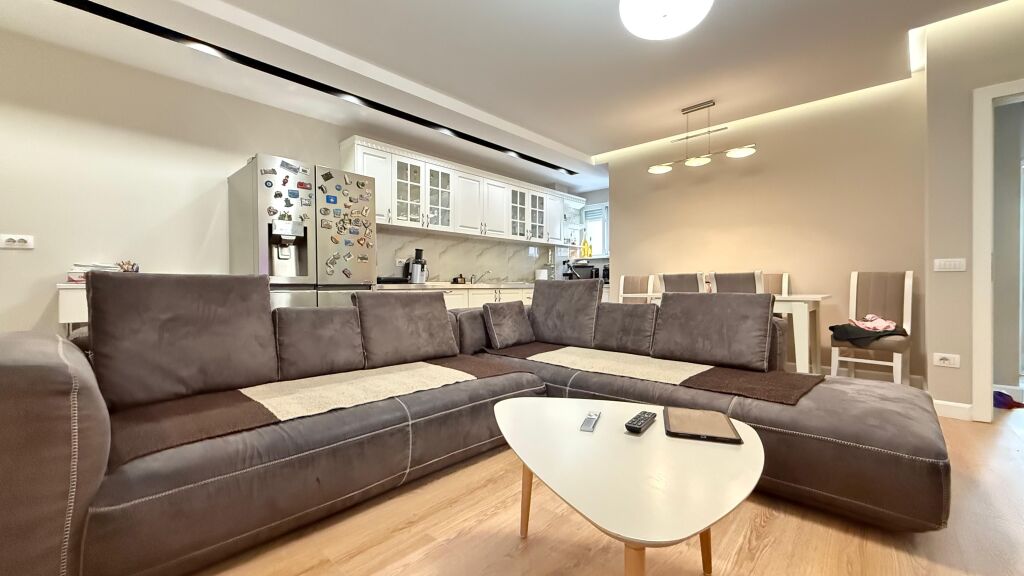 Apartament 2+1 per qera tek Rruga e Kosovarve!
