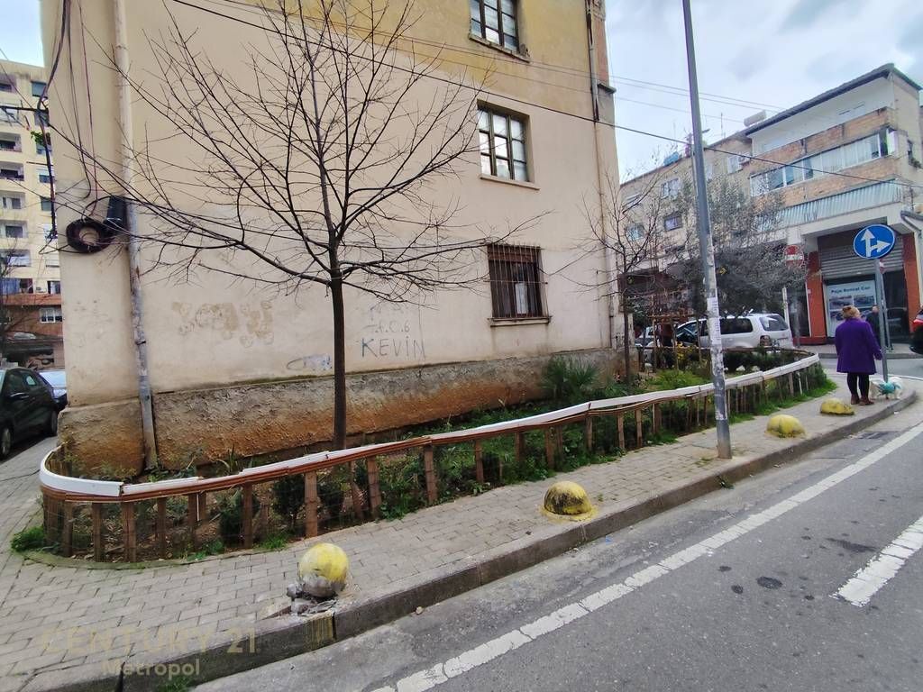 SPACE FOR RENT 950 € /Month