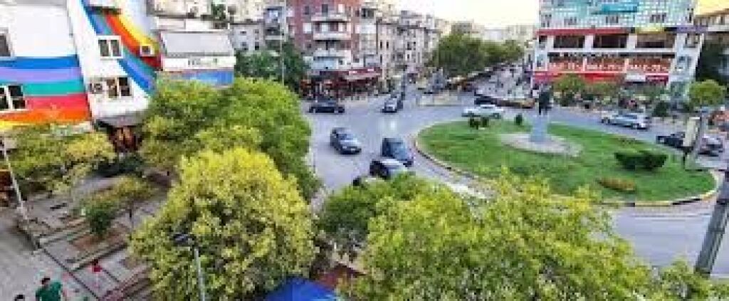 NEGOZIO IN AFFITTO 306M2 "PIAZZA WILLSON, VICINO ALLA ROTONDA" 8000 EURO