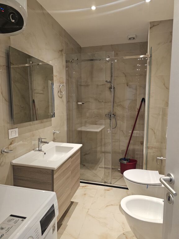Jepet me Qira Apartament 1+1 – Liqeni i Thatë 📍
