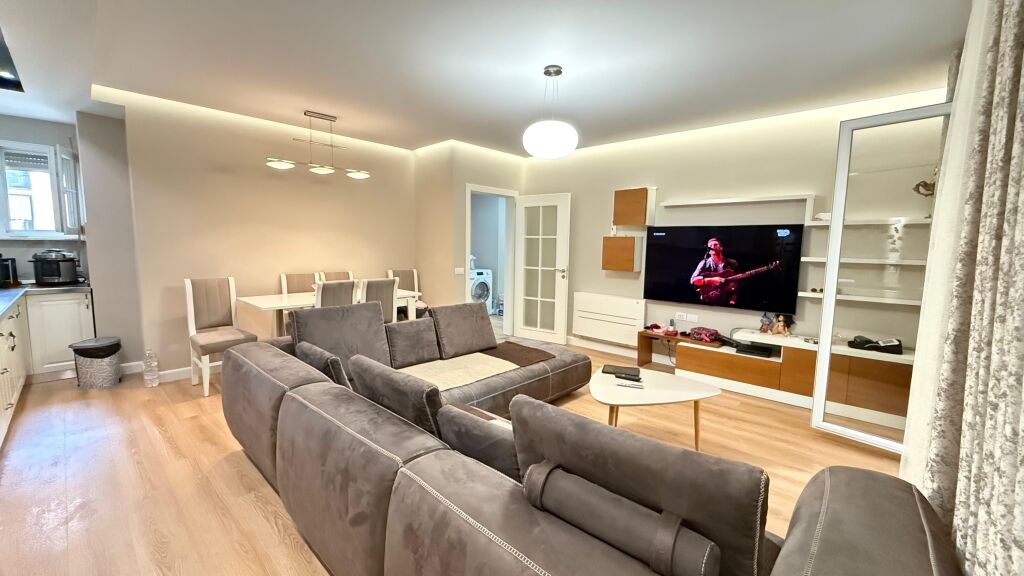 Apartament 2+1 per qera tek Rruga e Kosovarve!