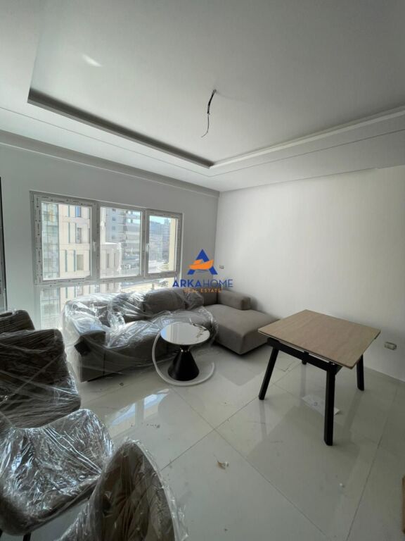 JEPET ME QERA APARTAMENT 1+1+BALLKON "ZOGU I ZI" 900 EURO