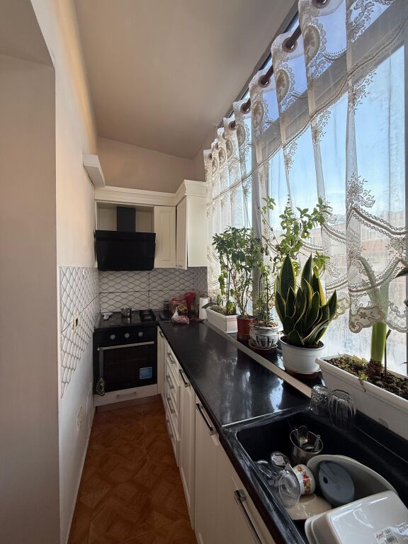 🏠Shitet Apartament 2+1 📍Myslym Shyr  🏢Kati i 4, pa ashensor 📐Sip. 72m2 💶 Çmimi : 210.000€, Dokumentacion i rregullt hipotekor