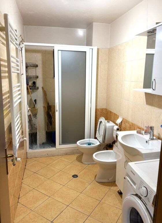 📌 Apartament 2+1 me qira – pranë Terminali i Veriut