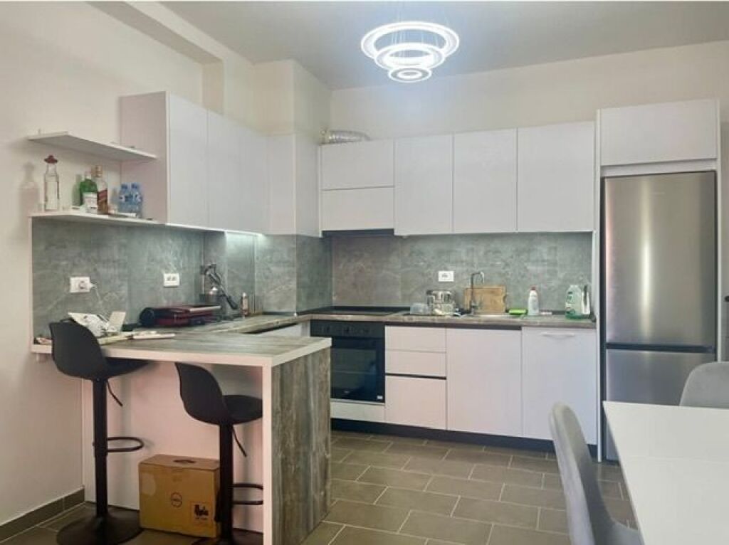 Apartment 1+1 I sapo mobiluar Te Golden parku me 500€
