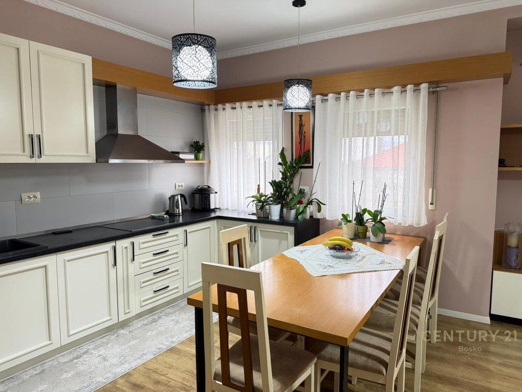 SUPER VILLA FOR RENT WITH GARDEN AND PARKING FOR 2 CARS