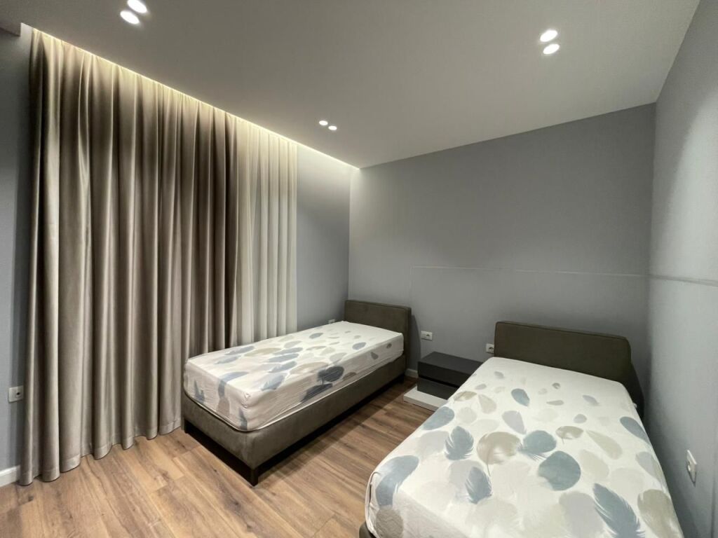 Apartament 2+1 per qira tek Ish-Fusha e Aviacionit.