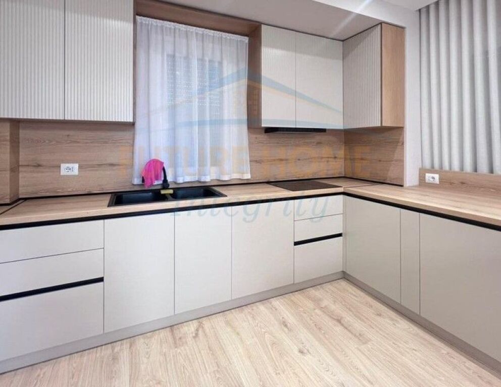 Rent, Apartment 3+1+2+2 Parking spaces, Red School