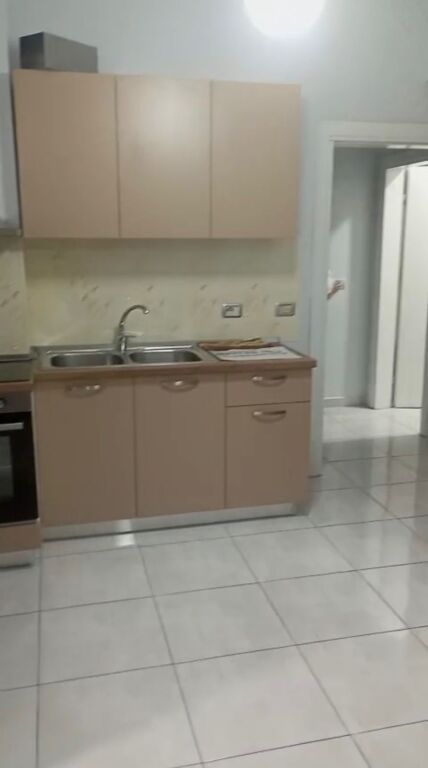 Apartament 3+1 me qera tek Restorant Fresku