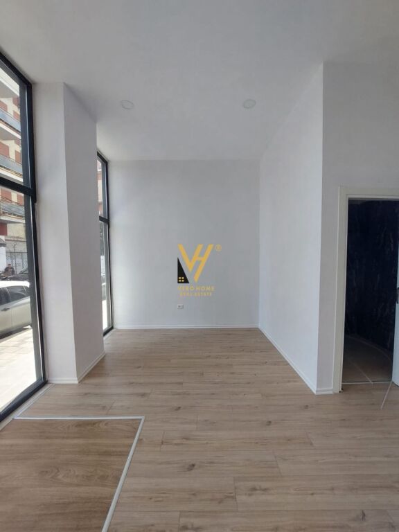 SHOP FOR RENT 55 M2 AT MINE PEZA 900 EURO