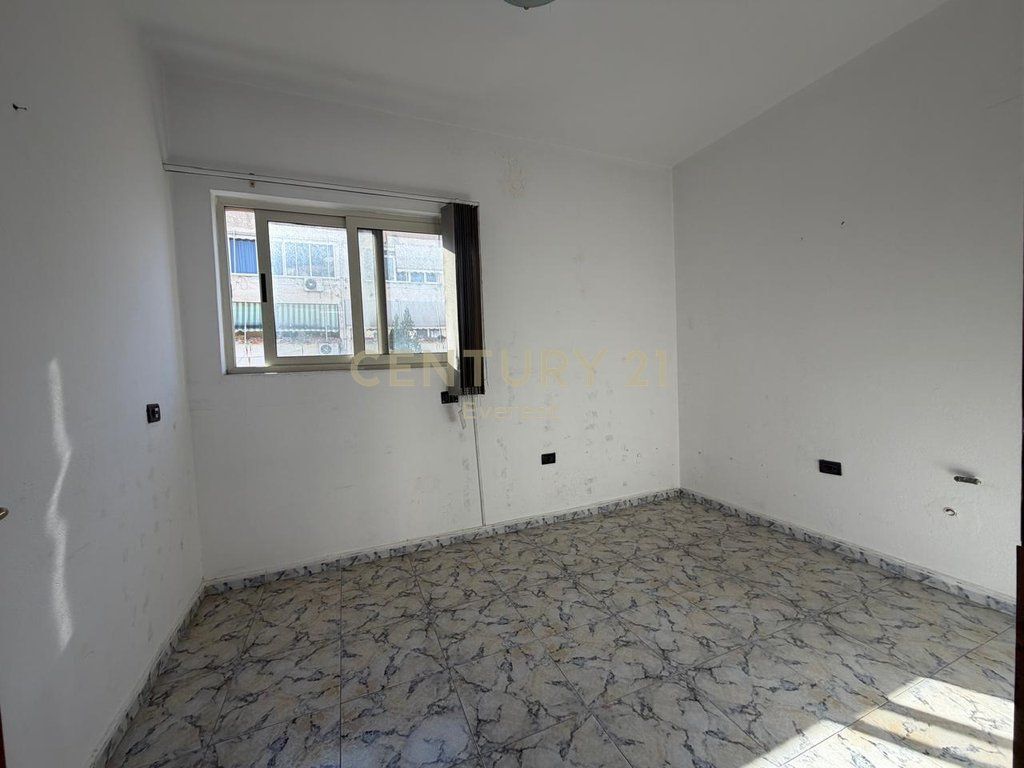 ISH BLLOKU, OFFICE FOR RENT (4+2 TOILETS + 2 BALCONIES) 1,500 € /Month