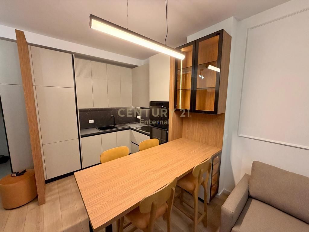 Appartamento di lusso 1+1 in affitto a Komuna e Parisit