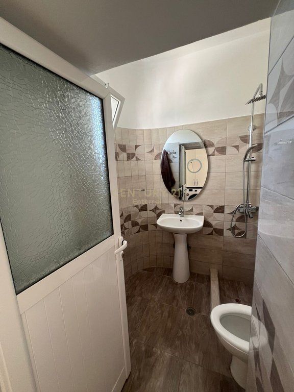 VENDESI APPARTAMENTO 1+1 A SARANDA