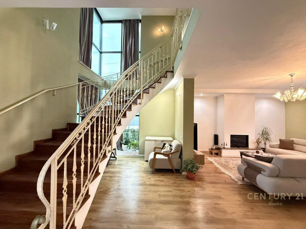SUPER VILLA FOR RENT WITH GARDEN AND PARKING FOR 2 CARS