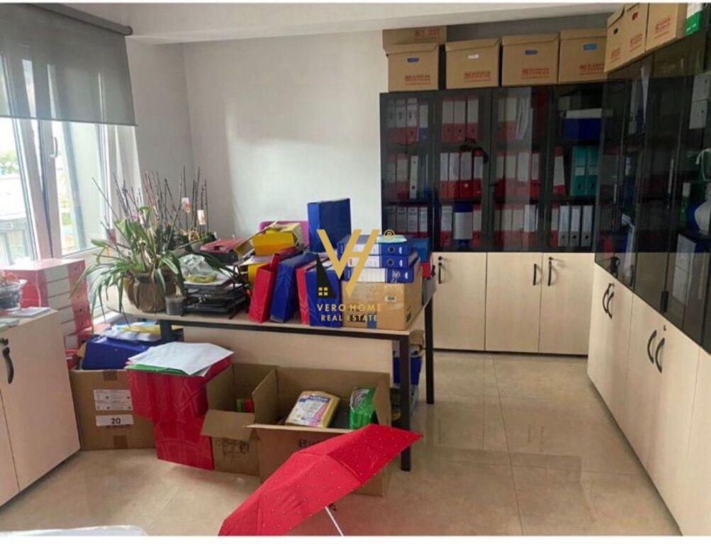 OFFICE 105 M2 FOR RENT IN THE MARKET CAM 1,400 EURO