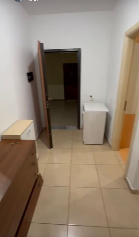 1+1,i mobiluar,rruga peti liqeni i thate,kompleksi Lim Em,400 euro