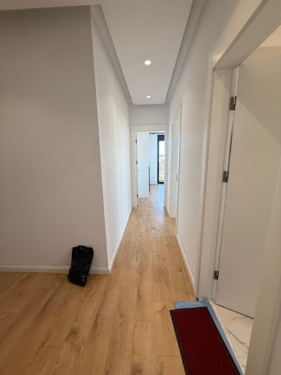 🏡 FOR RENT – SELITË  📍 Near “Turgut Ozal” College 2+1 Apartment 🏢 New building, with elevator 🛋️ Newly furnished 🛗 5th floor  💶 Price: 700€ (including garage)
