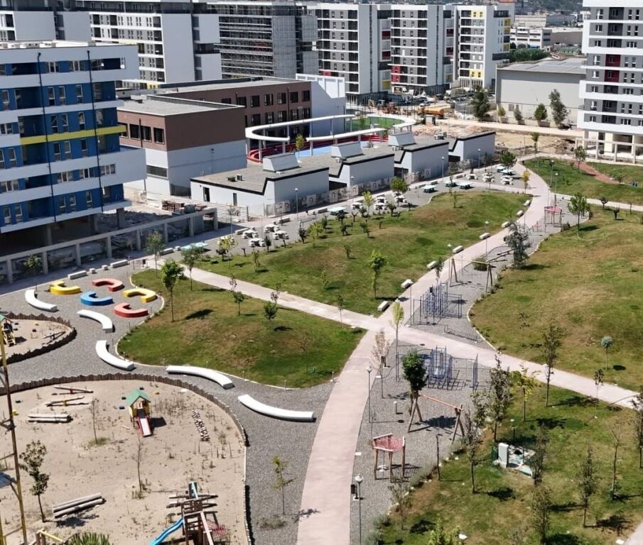 APARTAMENT 2+1+2TUALETE NE SHITJE NE UNIVERS CITY PRANE QENDRES TREGTARE QTU , TIRANE