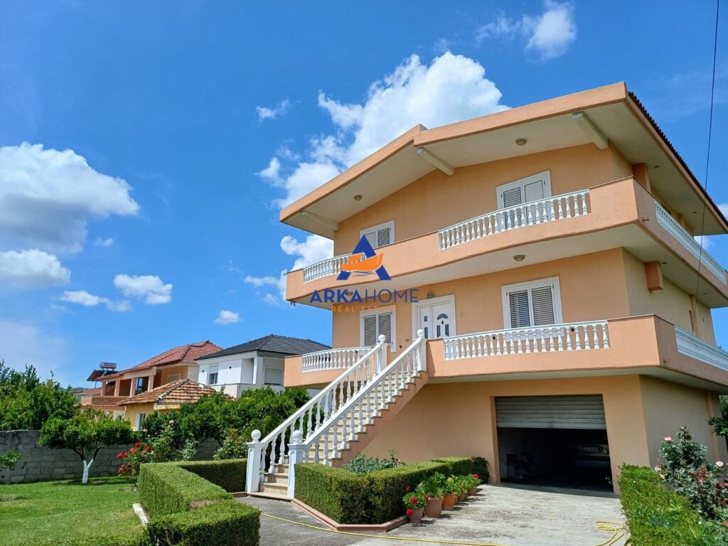JEPET VILË 3 KATSHE ME QIRA 810M2 "RRUGA AULONA, KRYENGRITJE E FIERIT, FIER" 2500 EURO