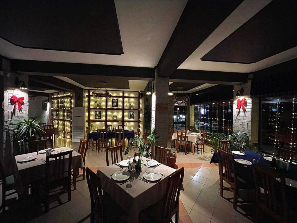 RESTORANT ME QERA 600 M2 PETRELE 3000 EURO