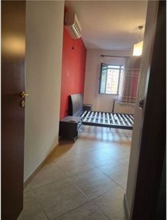 APARTAMENT  3+1 ME QIRA , KOMUNA E PARISIT!