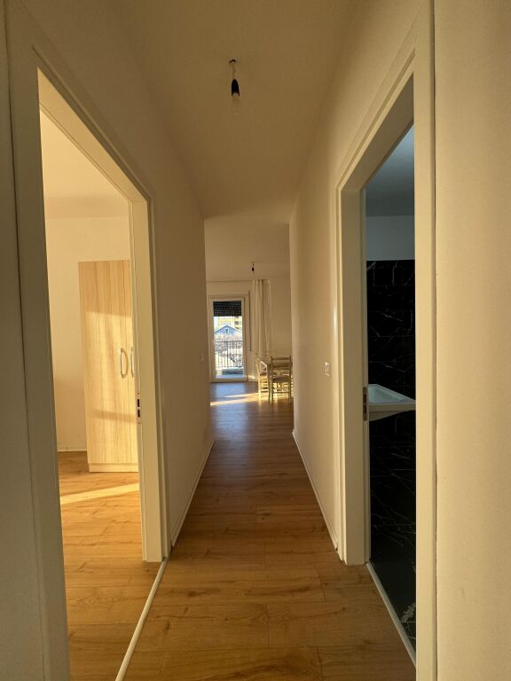 🏠Apartament 2+1+2 me qira 📍Don Bosko, Trio Towers Residence  🏢Kati i 2, pallat me ashensor 🏷️Çmimi: 60.000 Leke/Muaj