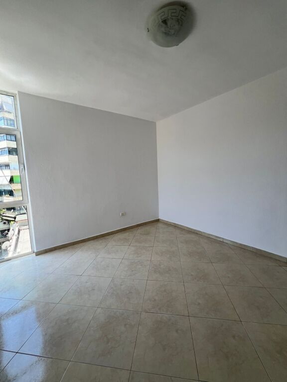 Locale in Affitto per Uffici – Zona "Ish-Ekspozita"