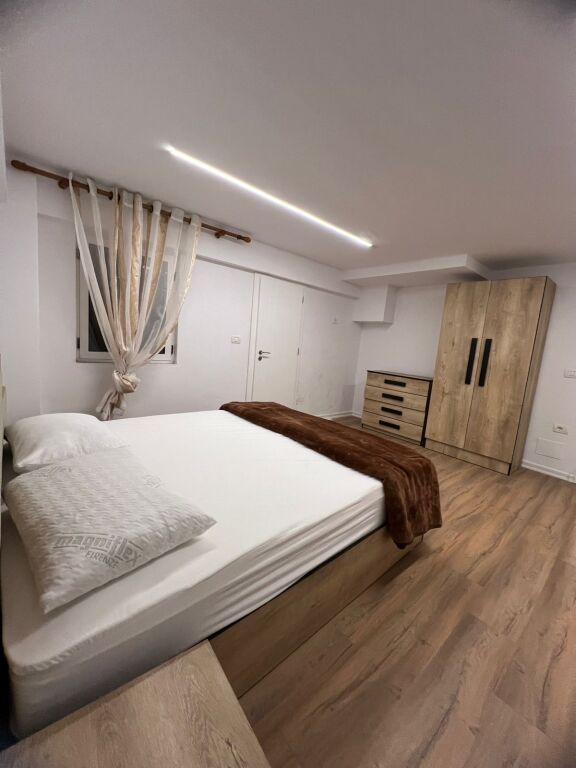 "Apartament 2+1 me qira"Amerikan 3 misto mame"