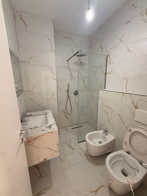 VENDESI APPARTAMENTO 2+1+2 EX QUARTIERE DELLA POLIZIA, DURAZZO
