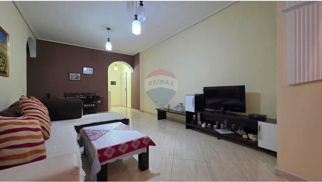Apartament 1+1 ne shitje , prane Kishes Ortodokse