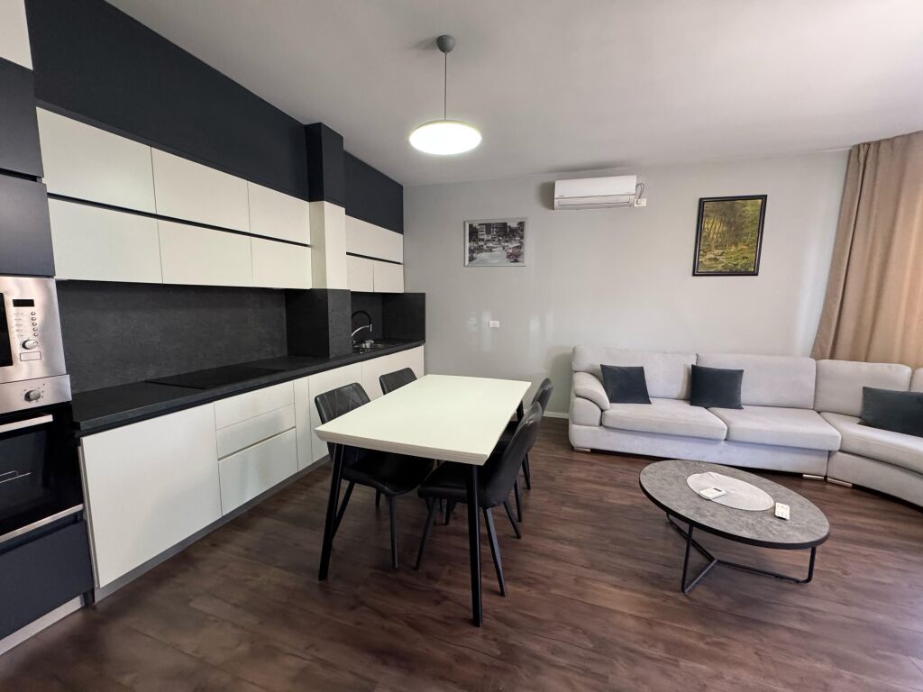 📣 AFFITTO Appartamento 1+1 📍 Tra il Bulevard Te Ri e 5-Majit 🛣️ Via "Besa" ✨   🏠 Primo piano (Parte di Villa)  🅿️ Possibilità di parcheggio nella zona  🛋️ Arredato con condizioni moderne   💶 Prezzo 45.000 Leke/Mese