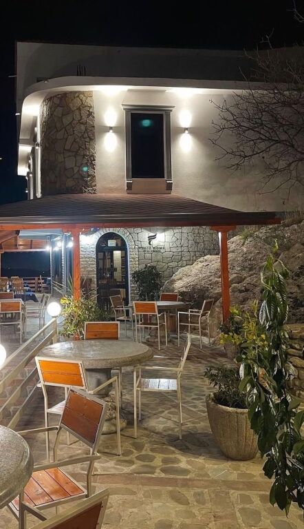 RESTORANT ME QERA 600 M2 PETRELE 3000 EURO