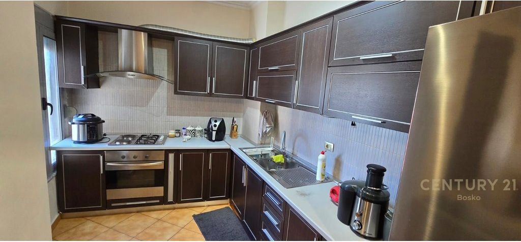 VENDESI APPARTAMENTO 2+1+2 AL NUOVO BOULEVARD STRADA JORDAN MISJA