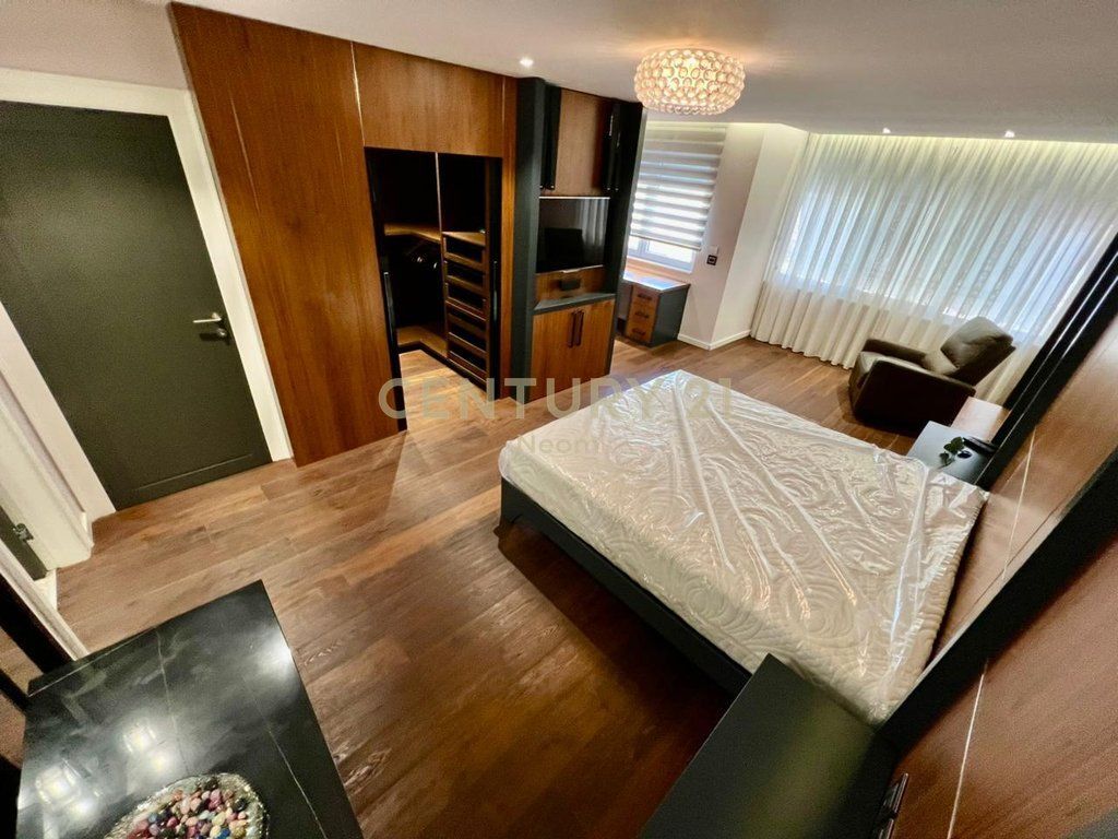 FOR RENT SUPER APARTMENT 2+1+2 WITH 2 PARKING SPOTS NEAR THE BOTANICAL GARDEN MOSQUE