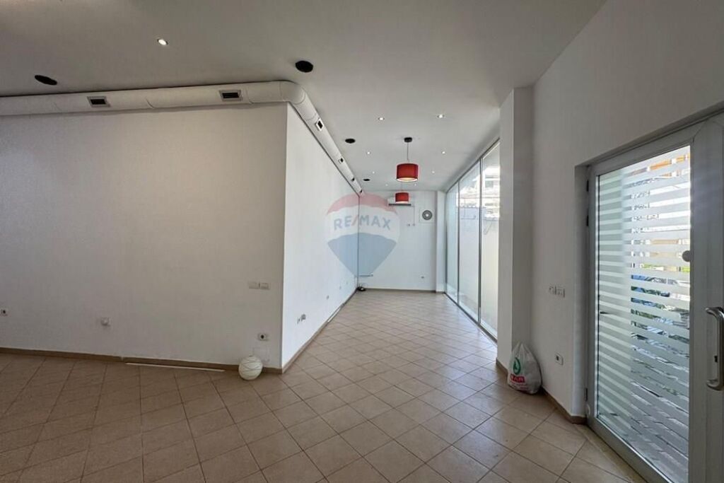 SHOP FOR RENT NEAR THE FORMER CIRCUS!