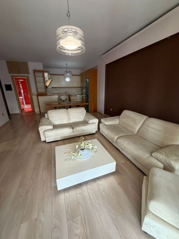 Jepet Apartament me qera