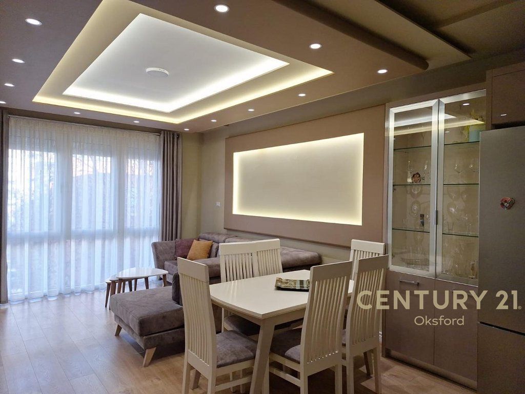 FOR RENT 2+1 APARTMENT WITH PARKING SPACE NEAR THE NEW BAZAAR