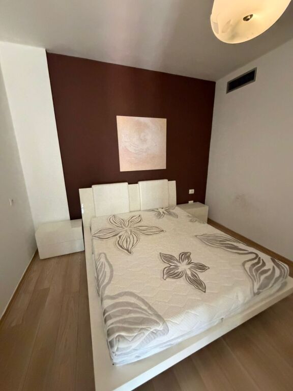 Jepet Apartament me qera