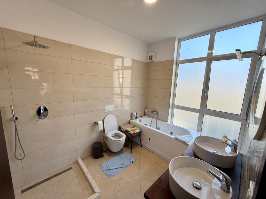 📣 QERA SUPER VILE 📍 Prane Liqenit Te Farkes ✨  🏡 Vile 2-Kateshe 💶 Cmimi 2.500 Euro