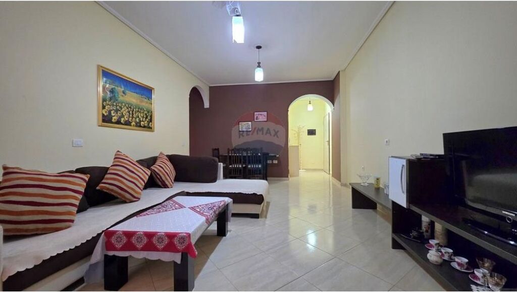 Apartament 1+1 ne shitje , prane Kishes Ortodokse