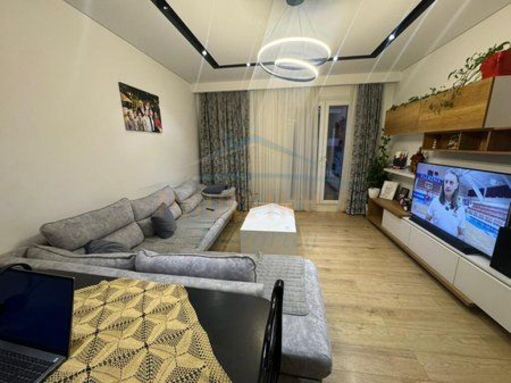 For sale, Apartment 2+1+2+Parking space, Ali Demi, Tirana.