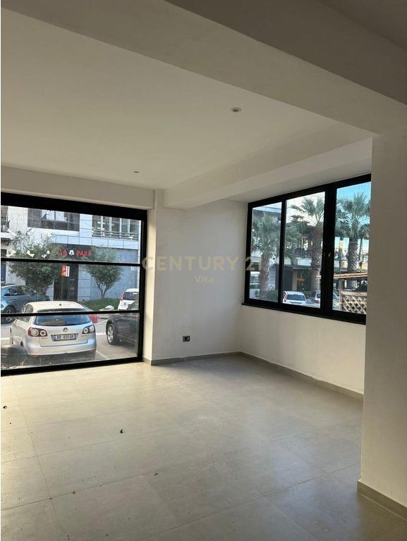 COMMERCIAL UNIT FOR RENT AT VOLLGA