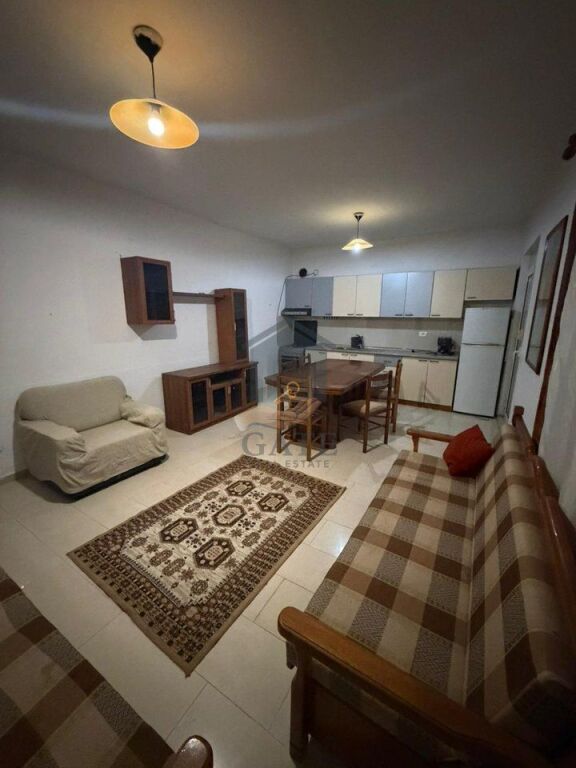 Affittasi Primo Piano di una Villa Vicino a Croce Rossa Durazzo