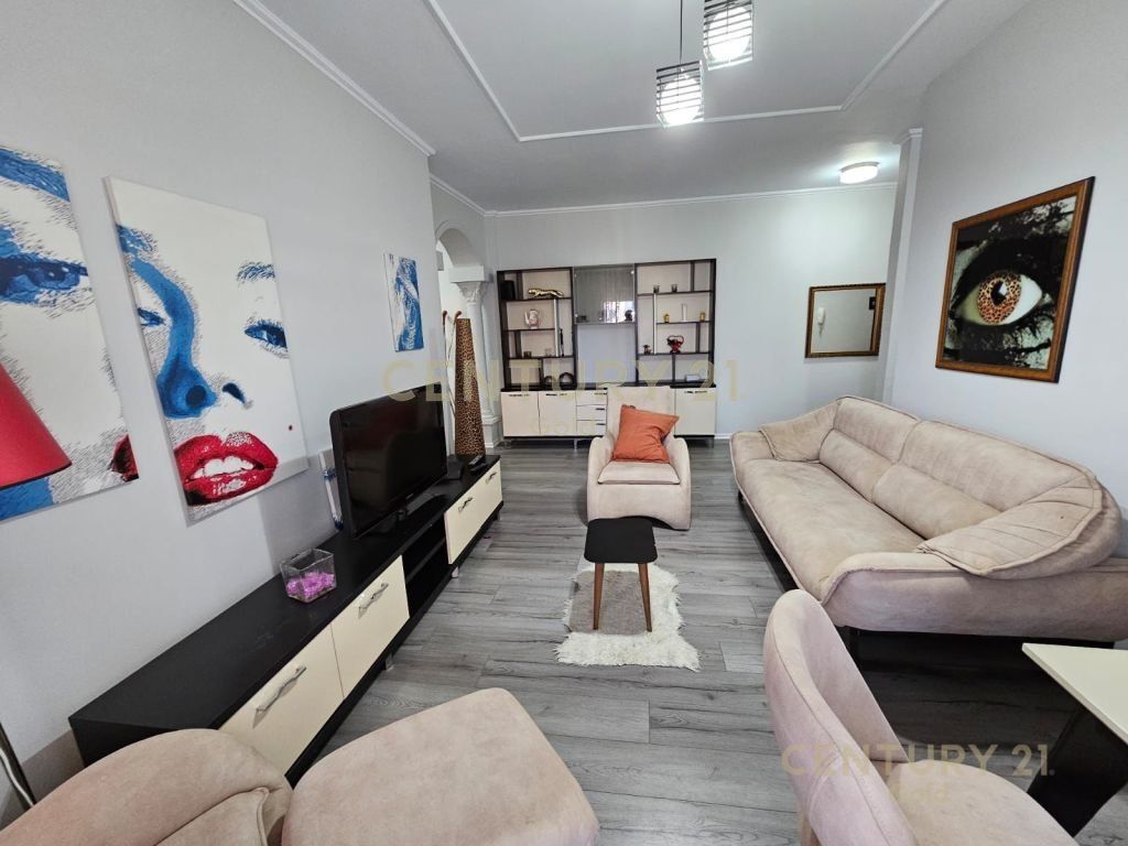 APARTMENT 2+1+2 WITH PARKING SPACE FOR RENT AT BARRICADES STREET