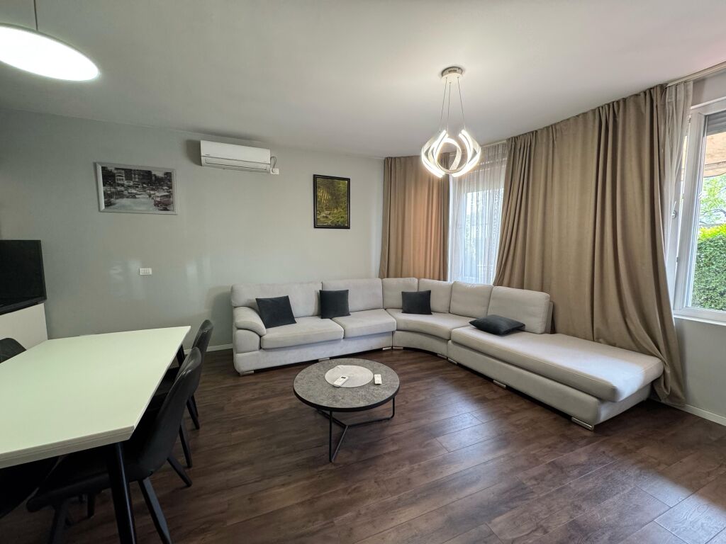 📣 AFFITTO Appartamento 1+1 📍 Tra il Nuovo Viale e il 5-Maggio 🛣️ Via "Besa" ✨ 💶 Prezzo 45.000 Lek al Mese